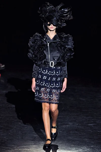 Look 12